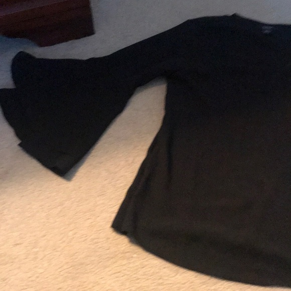 Black blouse. - Picture 4 of 6